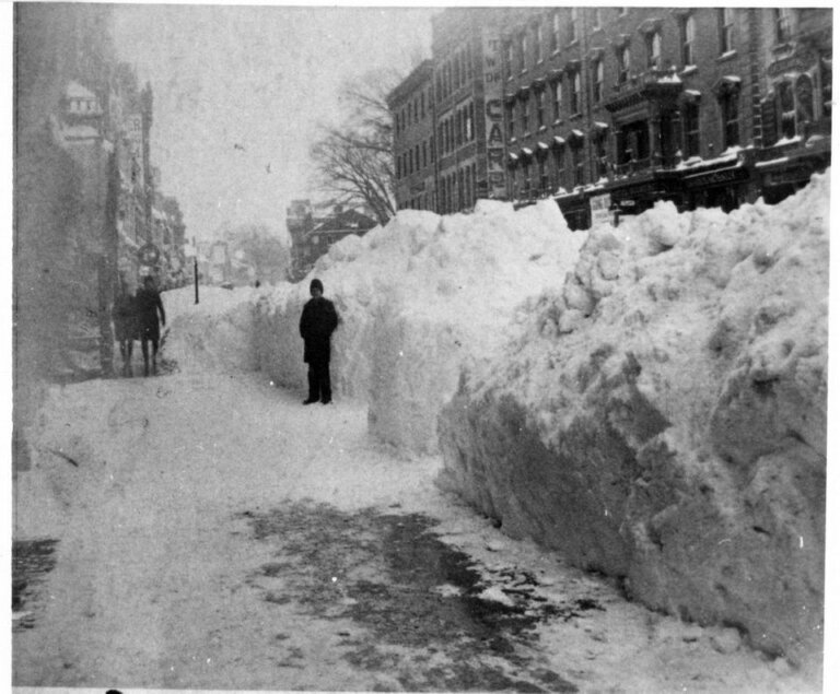 Record-breaking snowstorm is expected to impact the South and East Coast